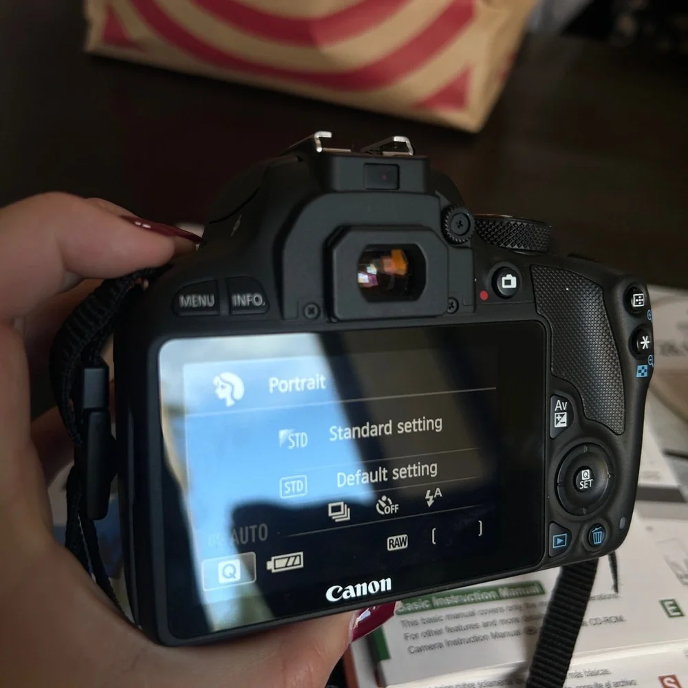 Canon EOS Rebel SL1 Digital SLR Camera with 18-55mm lens Gently Used - Like New - Picture 2 of 6